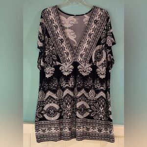 Ladies plus size black & white tunic style top, Lane Bryant 22/24